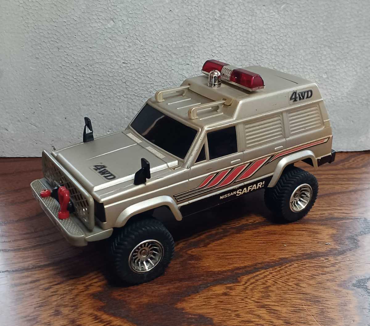 Yahoo!オークション - 西部警察 日産 サファリ ラジコン 車体のみ ジャ