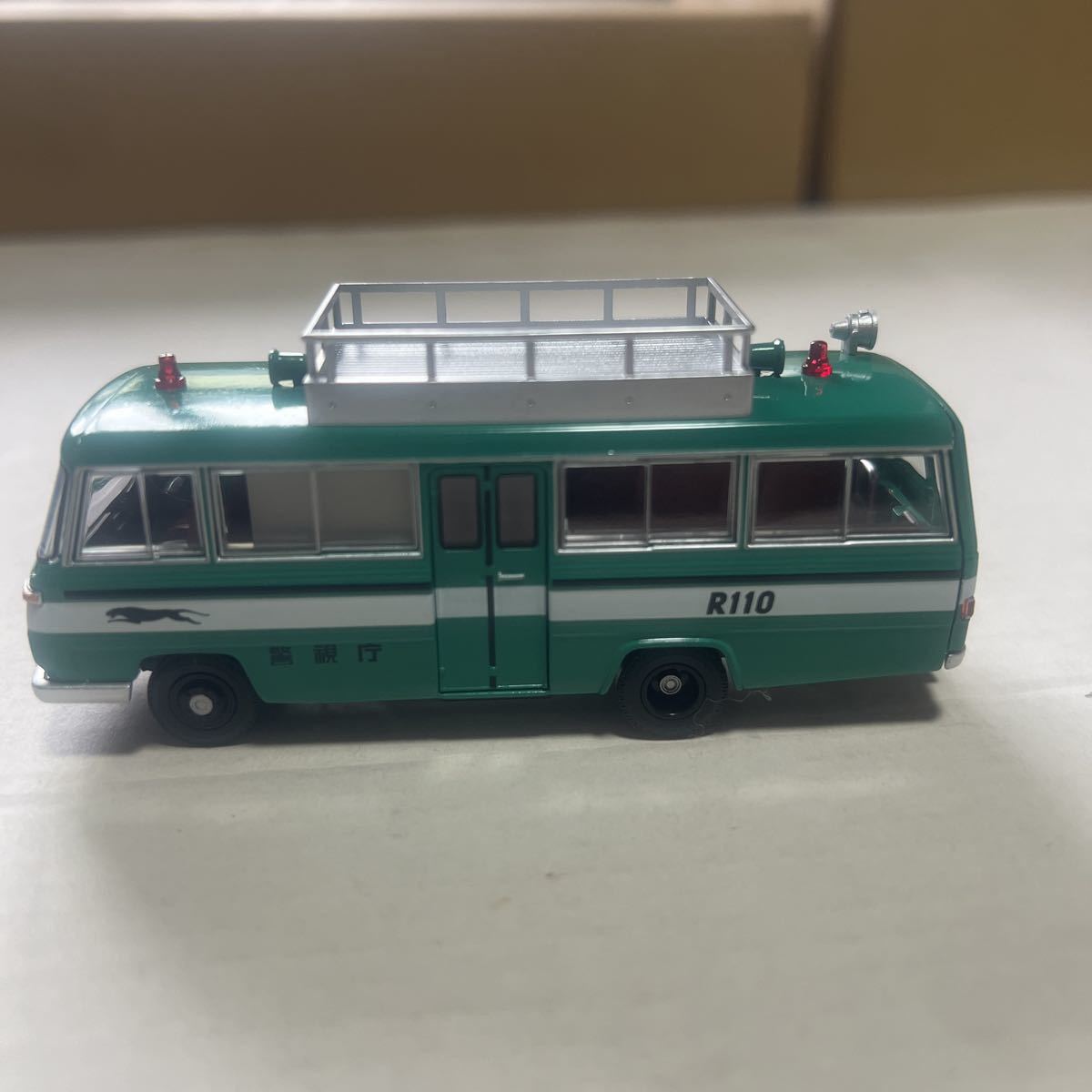 トミカリミテッドヴィンテージ ニッサンシビリアン警視庁機動救助隊車