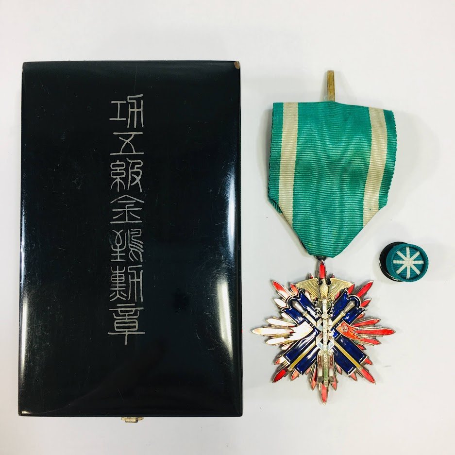 Yahoo!オークション - 功五級金鵄勲章 日本勲章 旧日本軍 略綬 共箱付