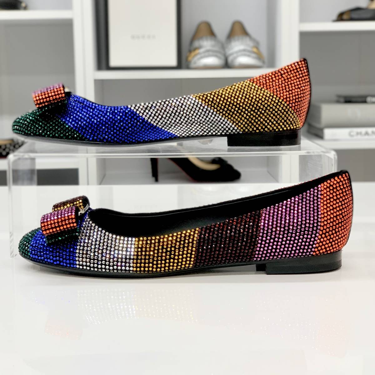 美品フェラガモVARINA ヴァラ リボンラインストーン バレエシューズ