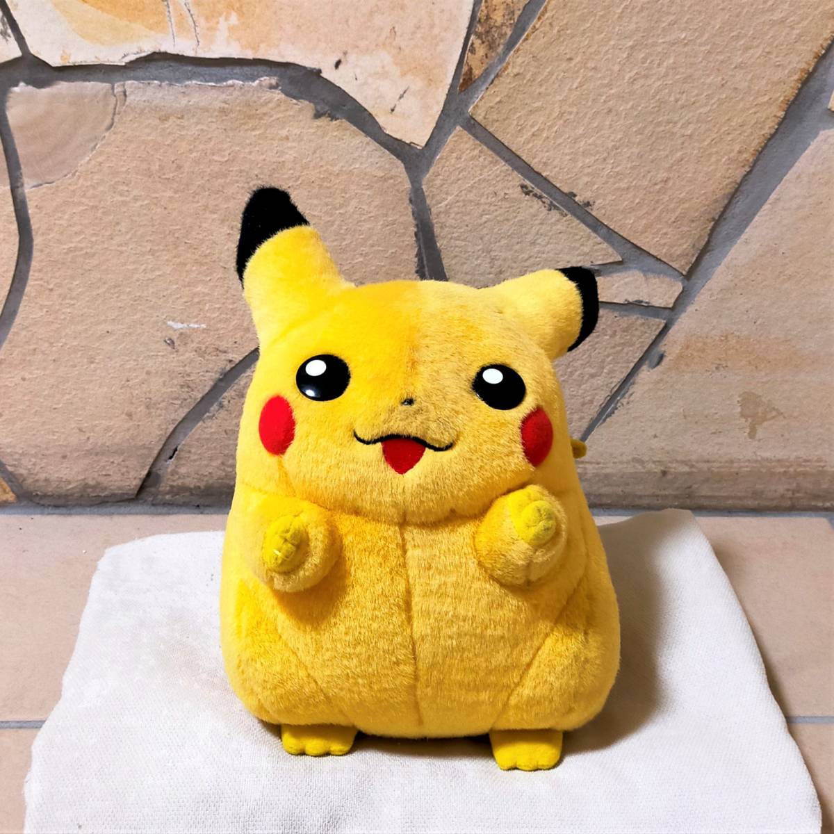 送料無料 TOMMY トミー ピカチュウ ぬいぐるみ ポケットモンスター