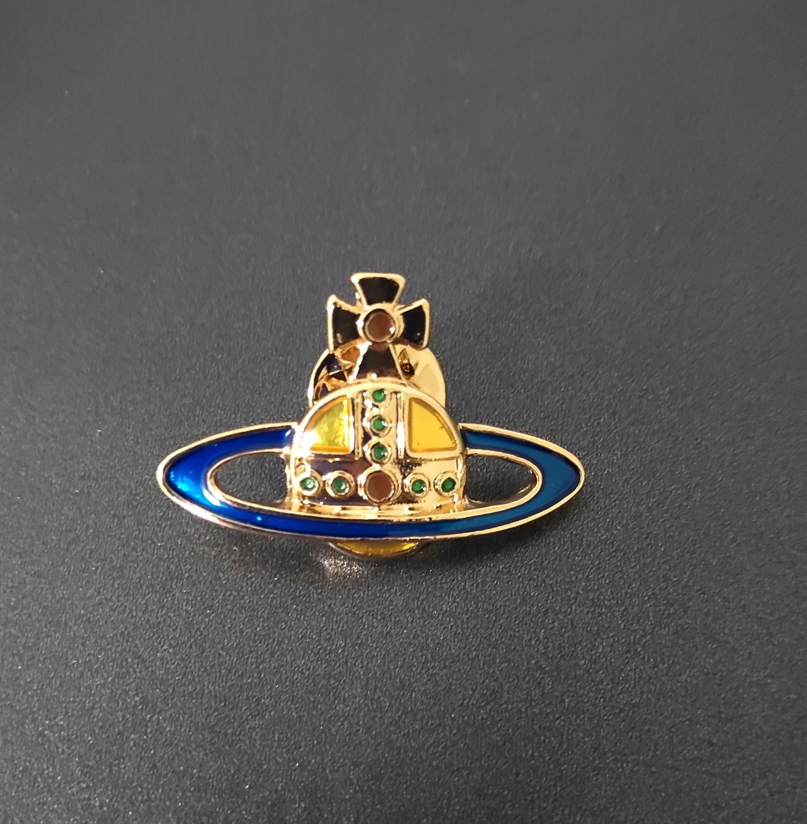 Vivienne Westwood ヴィヴィアンウエストウッド ピンバッジ ブローチ