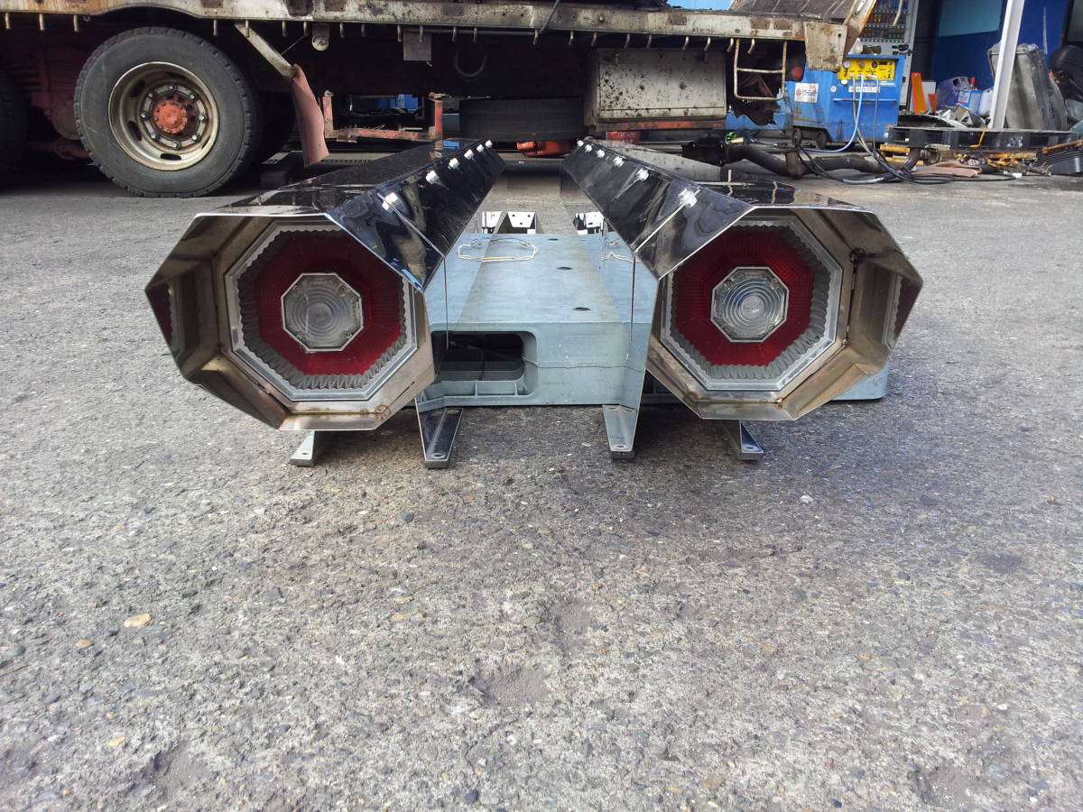 Yahoo!オークション - デコトラ・レトロ トラック ロケット R4-8-22