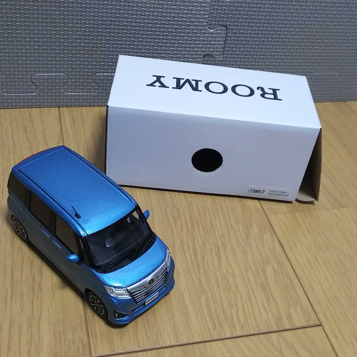 ルーミー【1/30 トヨタ ROOMY】カラーサンプル ミニカー ファイン