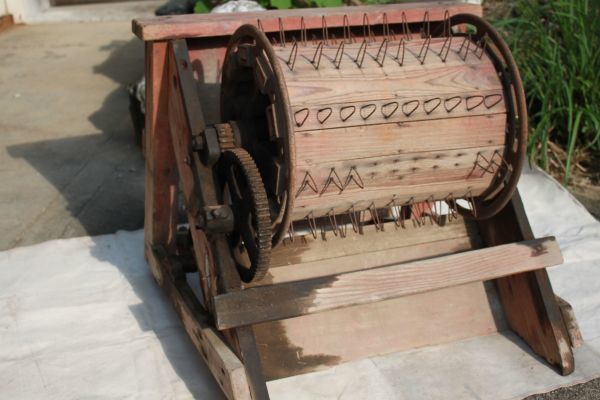 Yahoo!オークション - 【蔵出し】 美品 古民具『古い足踏み式脱穀機』