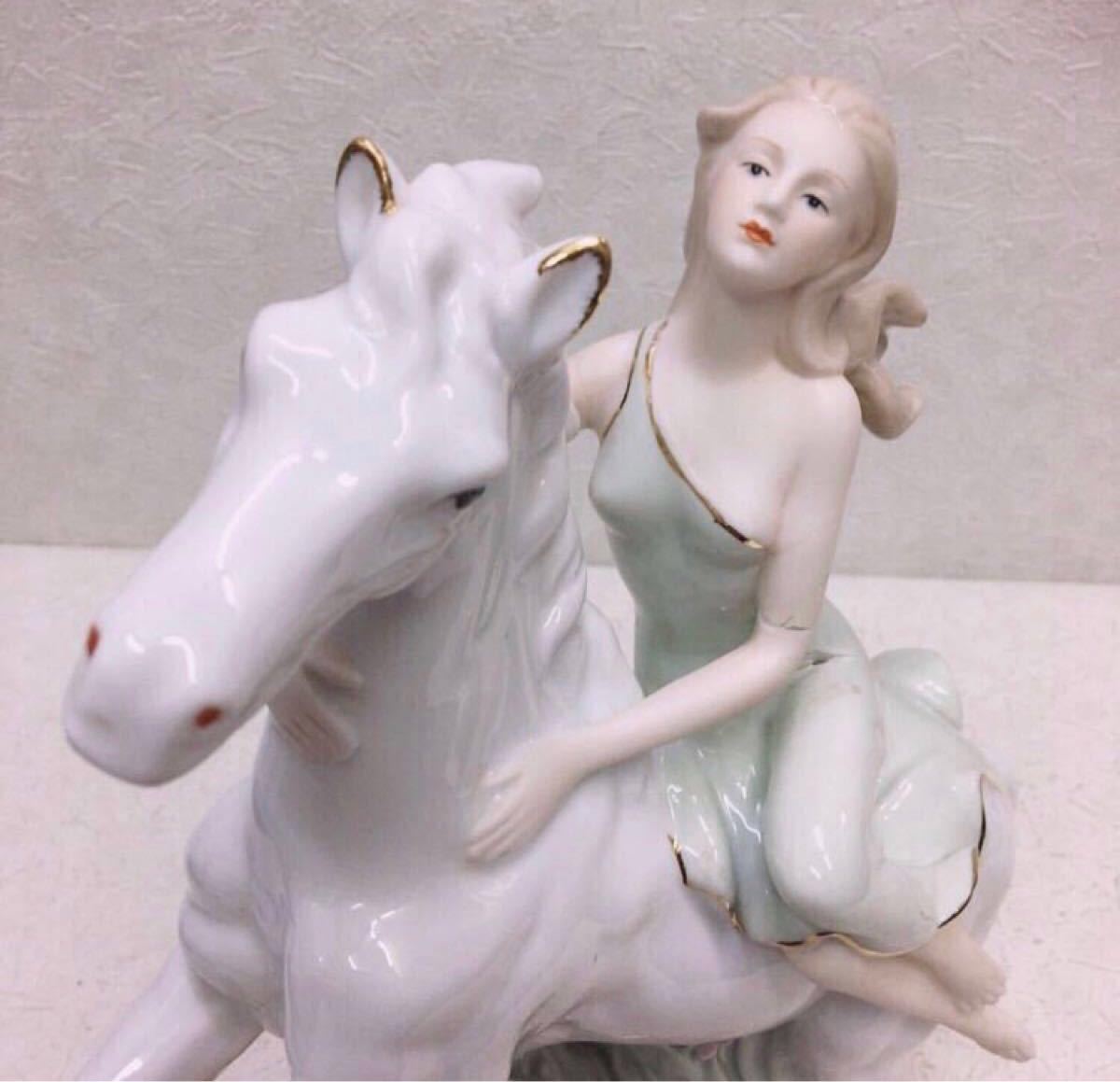 特別値下げ 馬に乗る女性リヤドロ風 西洋陶器 北欧磁器 陶器製人形