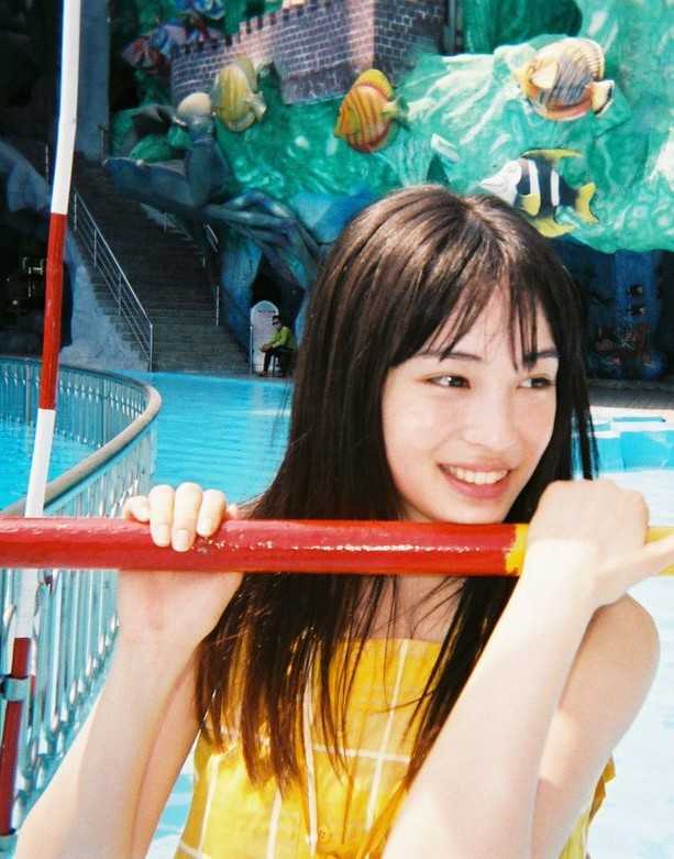 Yahoo!オークション - 新品・未開封 広瀬すず 10周年記念写真集 『レジ