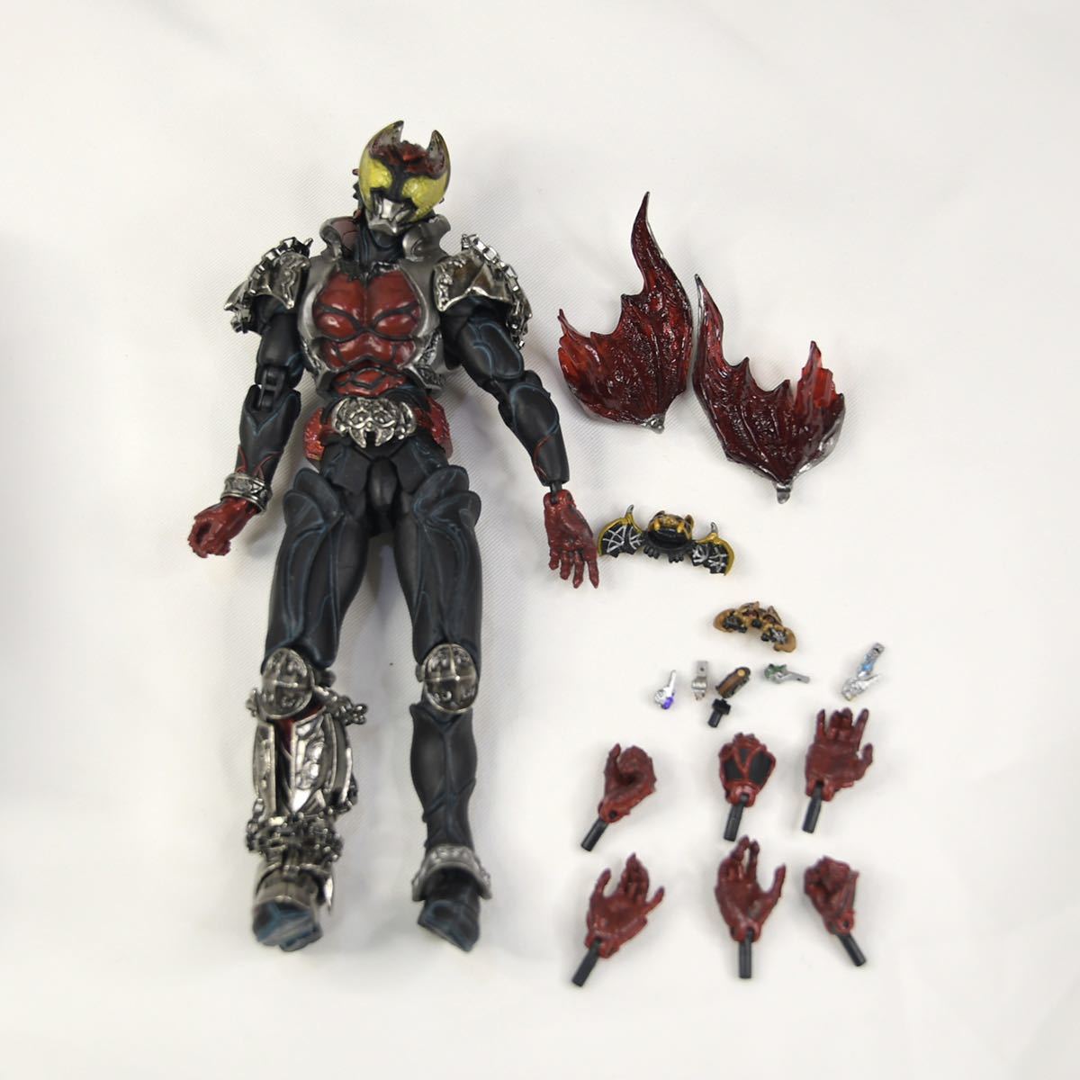 Yahoo!オークション - S.I.C. SIC仮面ライダーキバ フィギュア