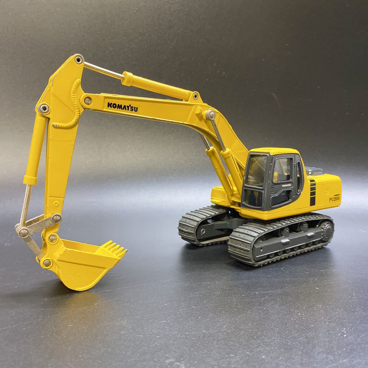 Yahoo!オークション - KOMATSU コマツ ショベルカー avance PC200 1/43