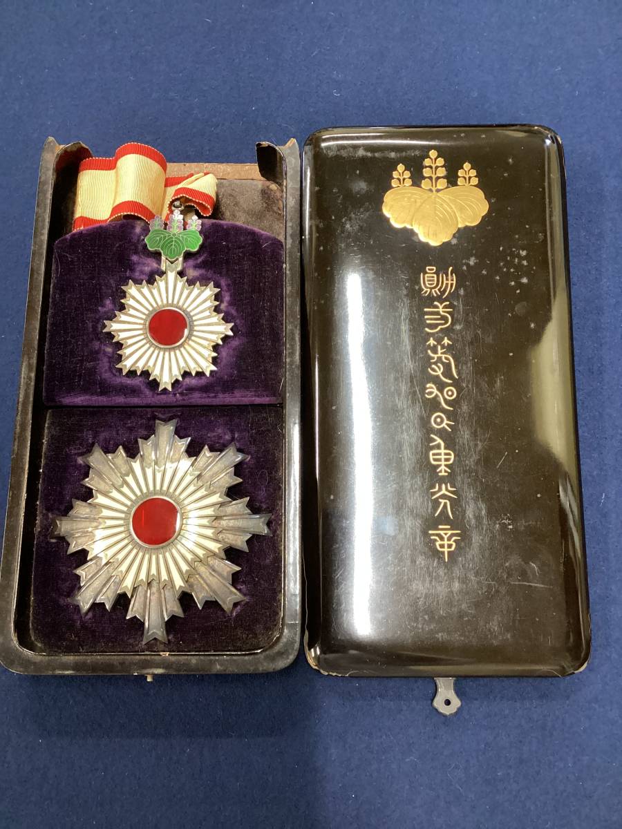 Yahoo!オークション - (No.1072）【貴重】日本 勲章『勲二等旭日重光章