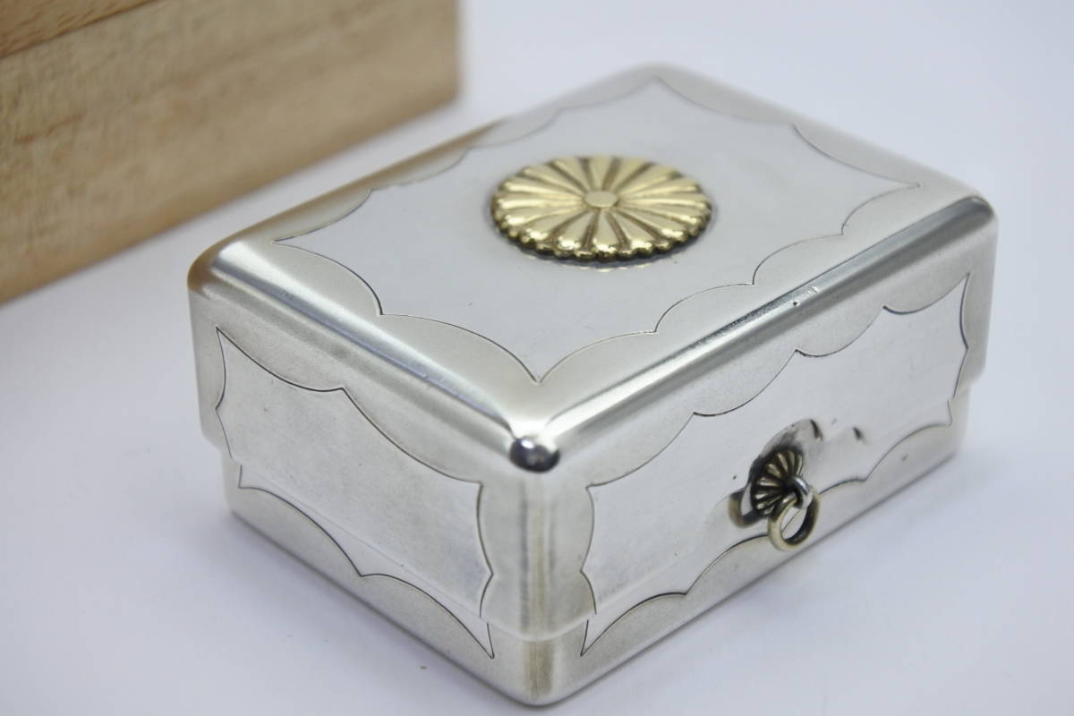 Yahoo!オークション - 皇室ボンボニエール 天皇菊の御紋入り御下賜ボ