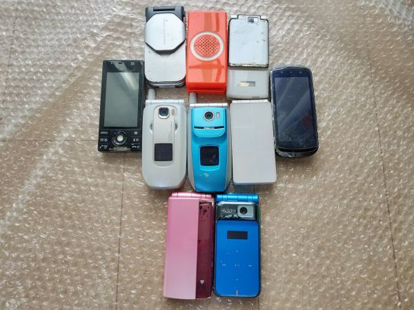 Yahoo!オークション - 動作未確認 ジャンク ガラケー 10台まとめ出品 d
