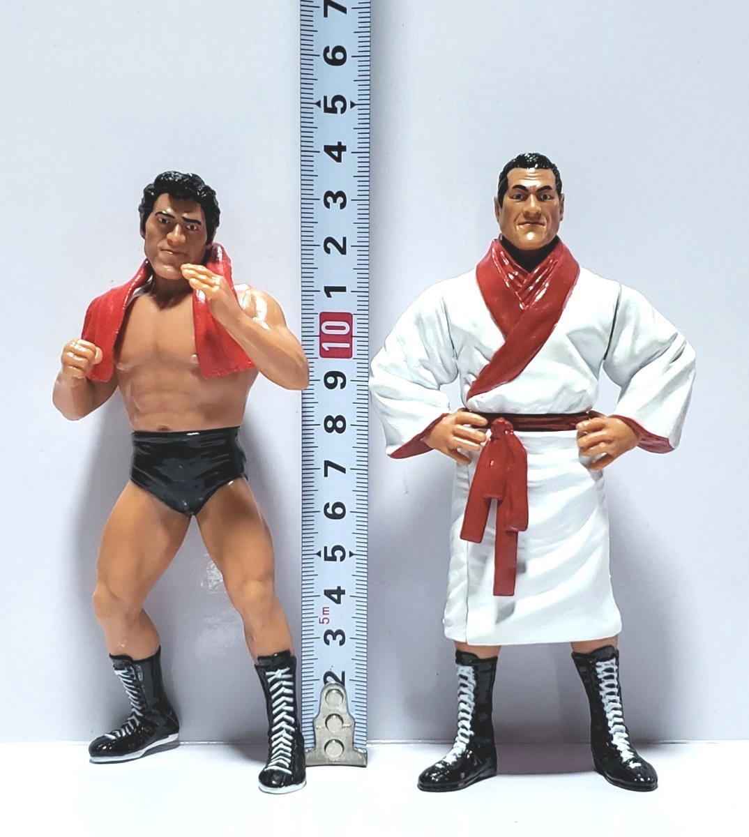 新日本プロレス アントニオ猪木フィギュア2体セット 赤タオル 引退試合