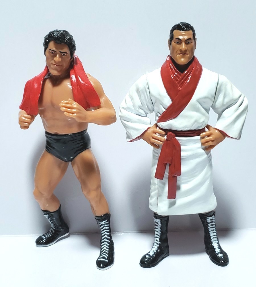新日本プロレス アントニオ猪木フィギュア2体セット 赤タオル 引退試合