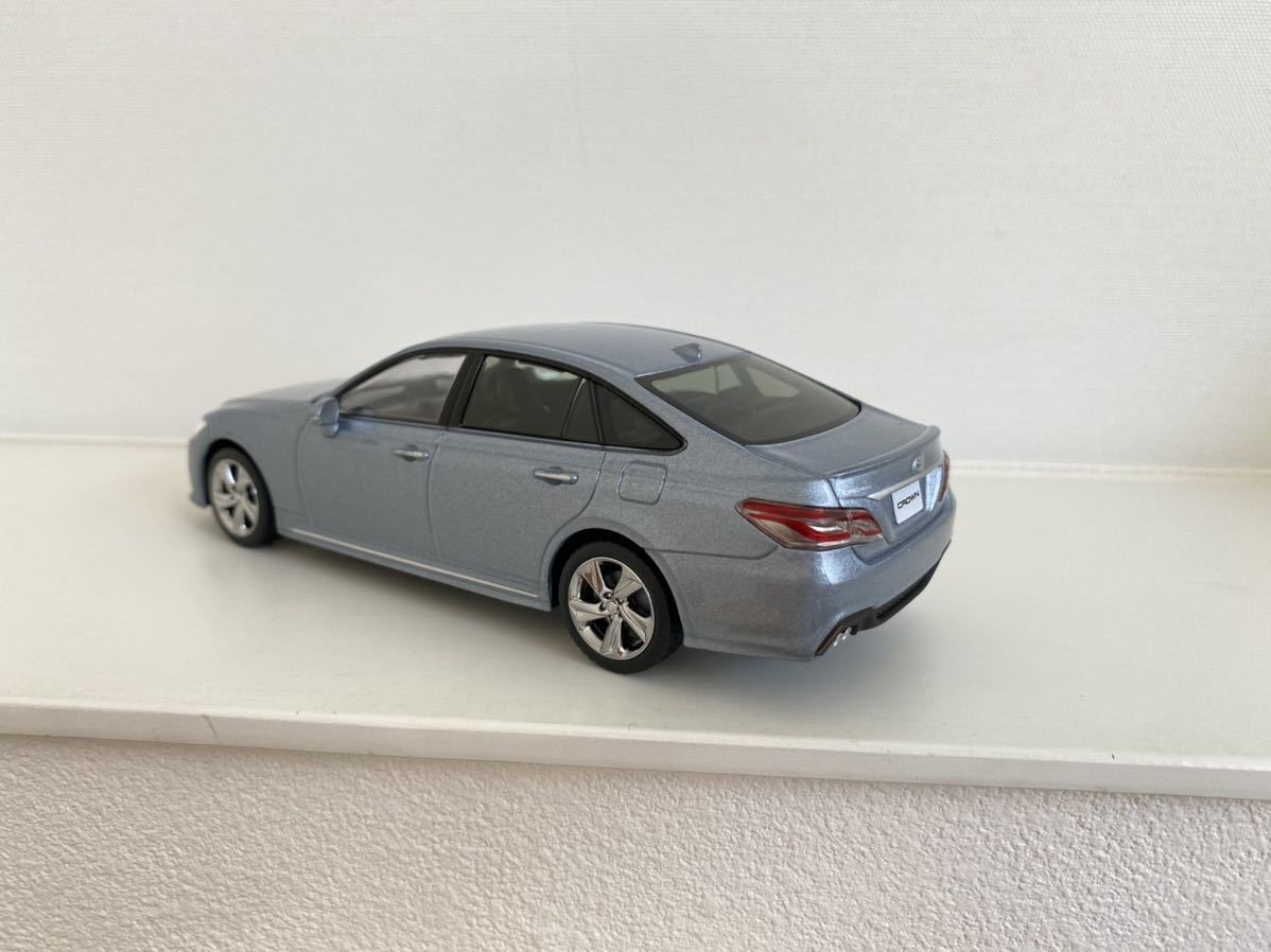 送料込み トヨタ クラウン RS ミニカー 1/30 カラーサンプル 1K5
