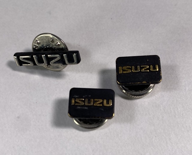 いすゞ 自動車 ISUZU 社章 バッジ 4点セット いすゞ 自動車 ISUZU 社章