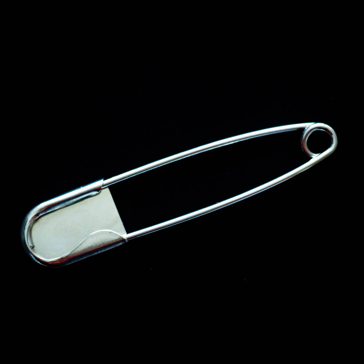 ジョニオ着 カスタム アンティーク 特大 安全ピン キーホルダー