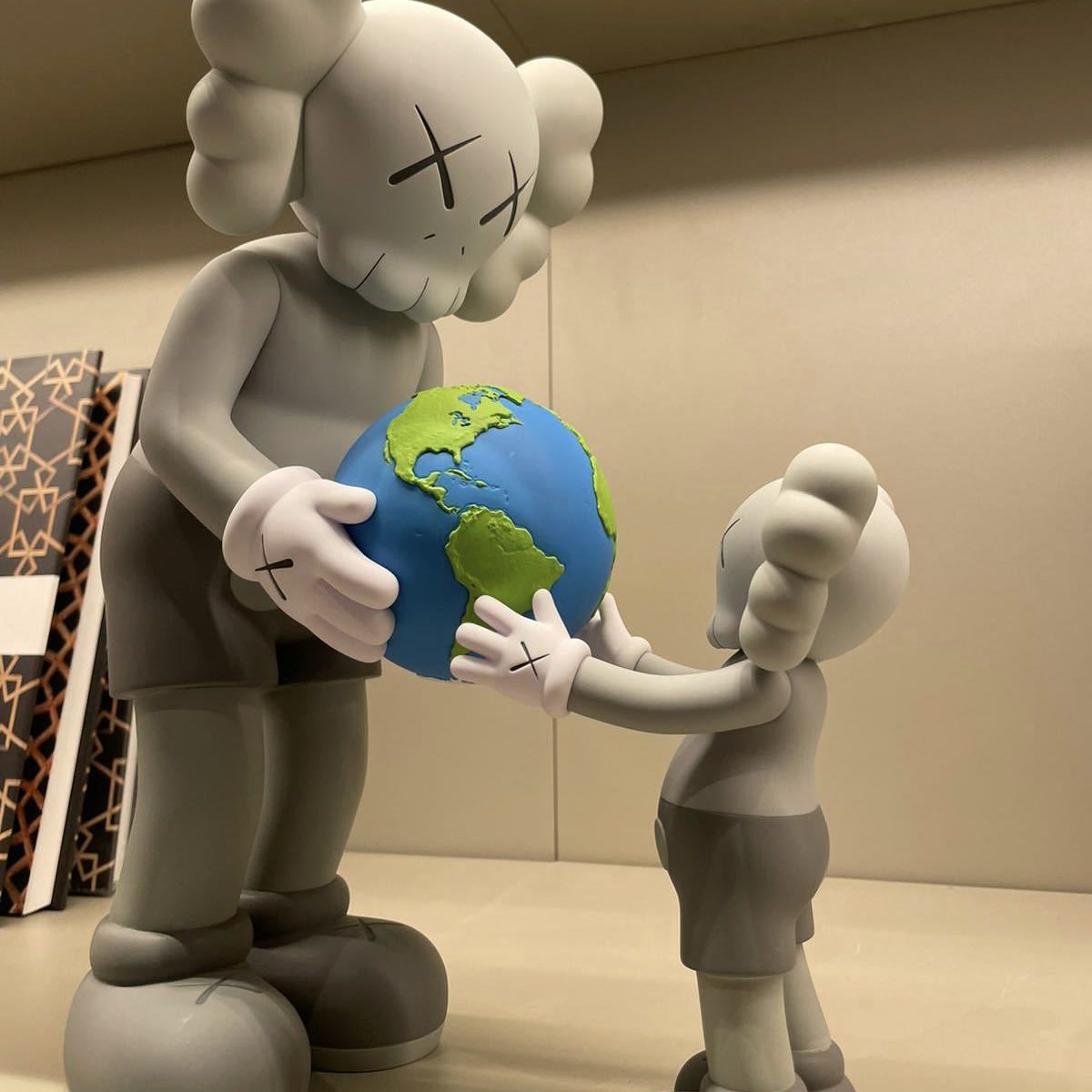 KAWS THE PROMISE GREY 限定 カウズ インテリア 新品｜Yahoo!フリマ