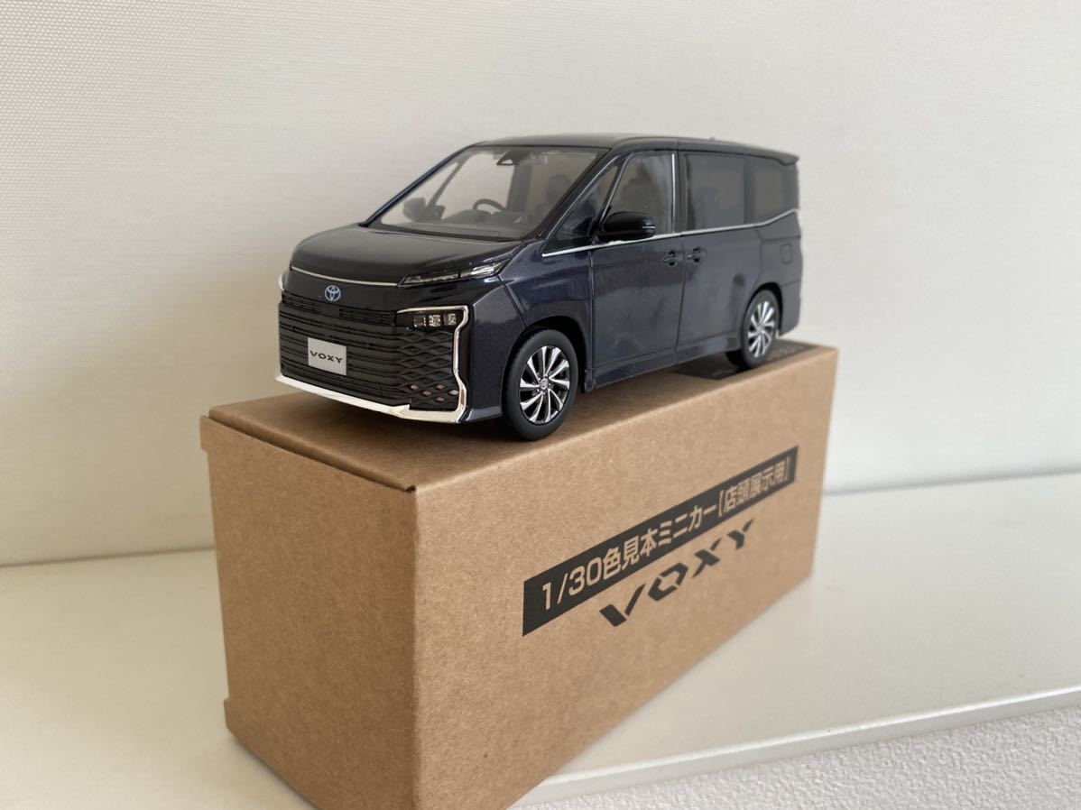 送料込み トヨタ 1/30 新型 ヴォクシー S-Z 90系 カラーサンプル