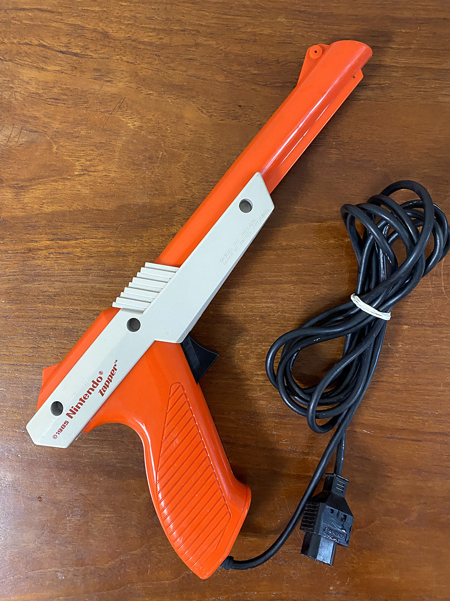Yahoo!オークション - Nintendo NES Zapper 海外版ファミコン用 1985年