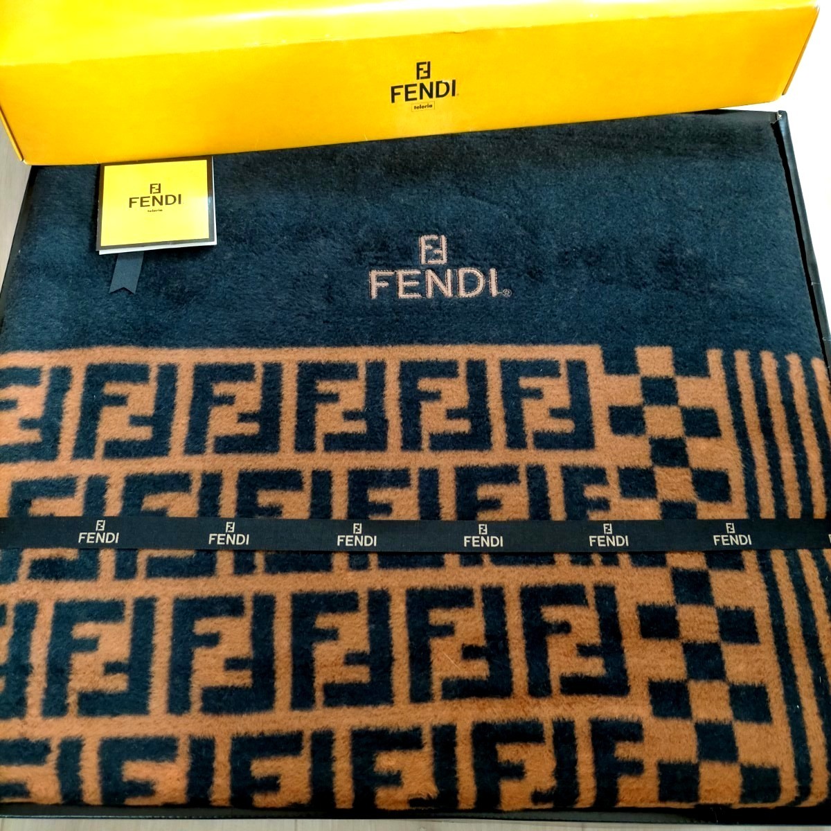 フェンディ 綿毛布 FENDI ズッカ｜Yahoo!フリマ（旧PayPayフリマ）
