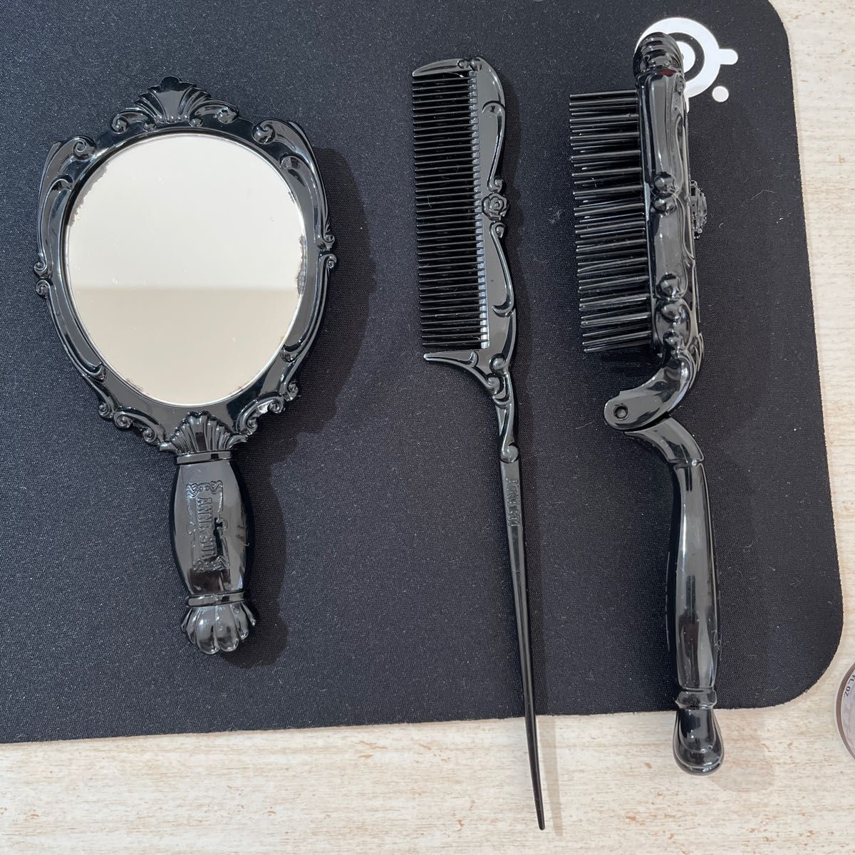 ANNA SUIのミニ手鏡と櫛と折り畳みのヘアブラシ｜Yahoo!フリマ（旧