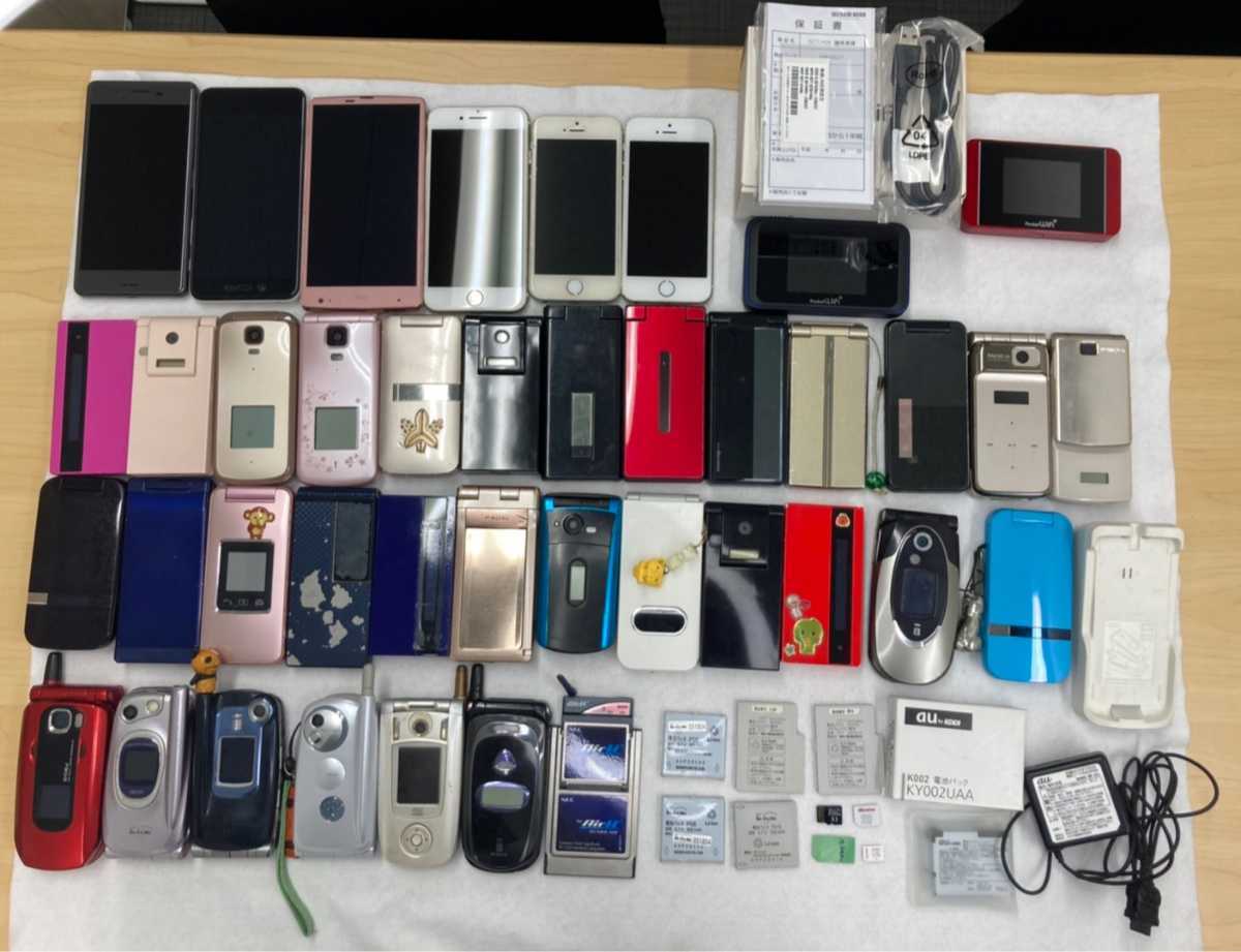 Yahoo!オークション - ～1円スタート～ ジャンク品 ガラケー32台 ス