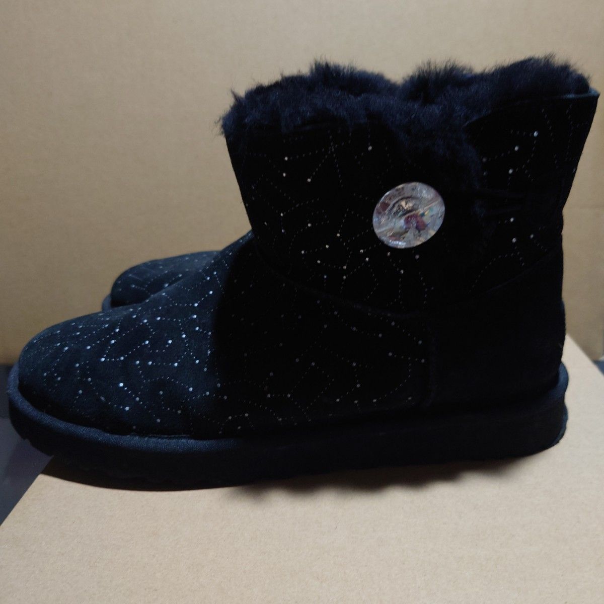 UGG ムートンブーツ ショートブーツ アグ キラキラ光るスワロフスキー
