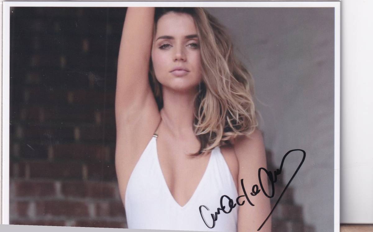 Yahoo!オークション - アナ・デ・アルマスAna de Armas 直筆サイン入り