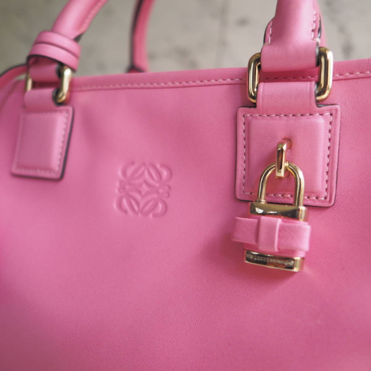 希少 新品同様極美品 ロエベ LOEWE アマソナ28 ピンク リボン