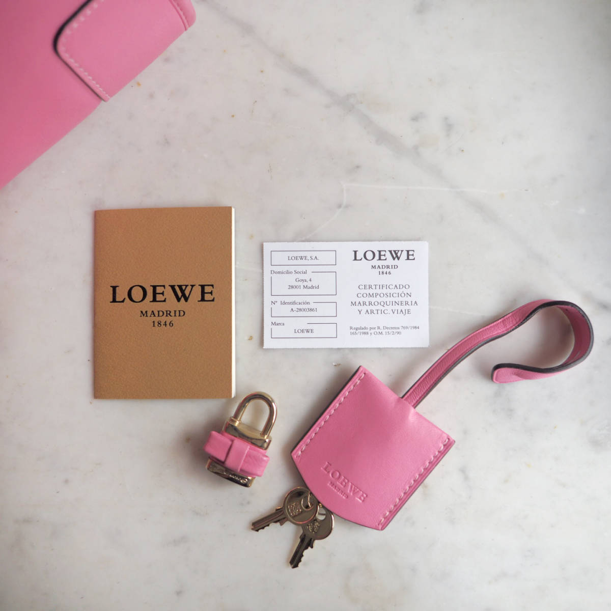 希少 新品同様極美品 ロエベ LOEWE アマソナ28 ピンク リボン