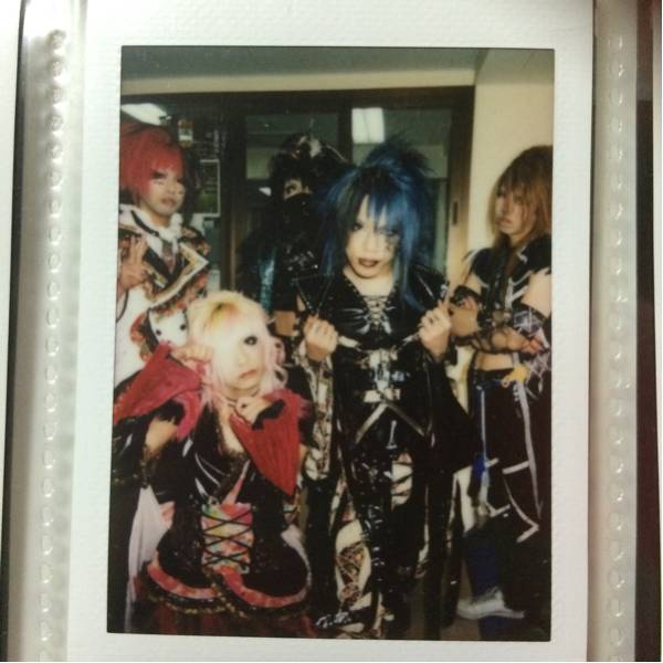 Yahoo!オークション - 己龍 チェキ 初期衣装/全員集合/眞弥・日和・准