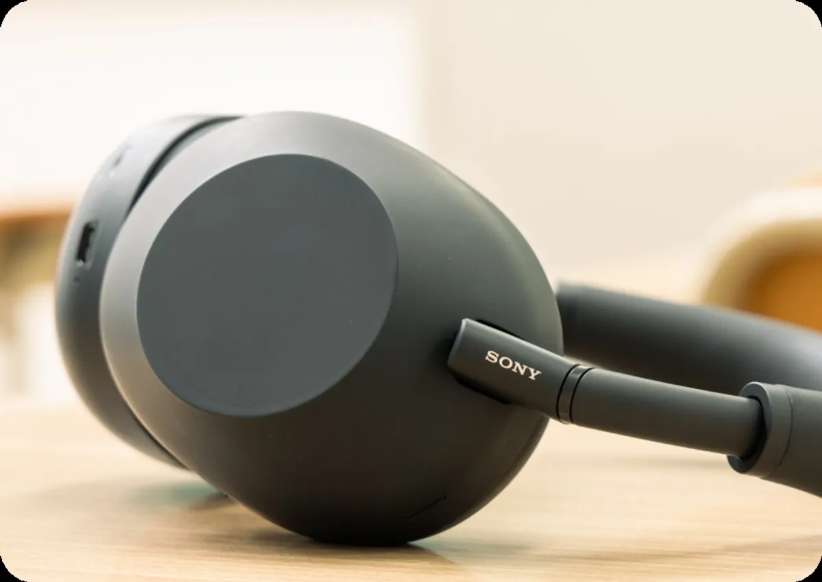 Sony WH-1000XM6 レビュー：静寂の再定義、あるいは完成された調和