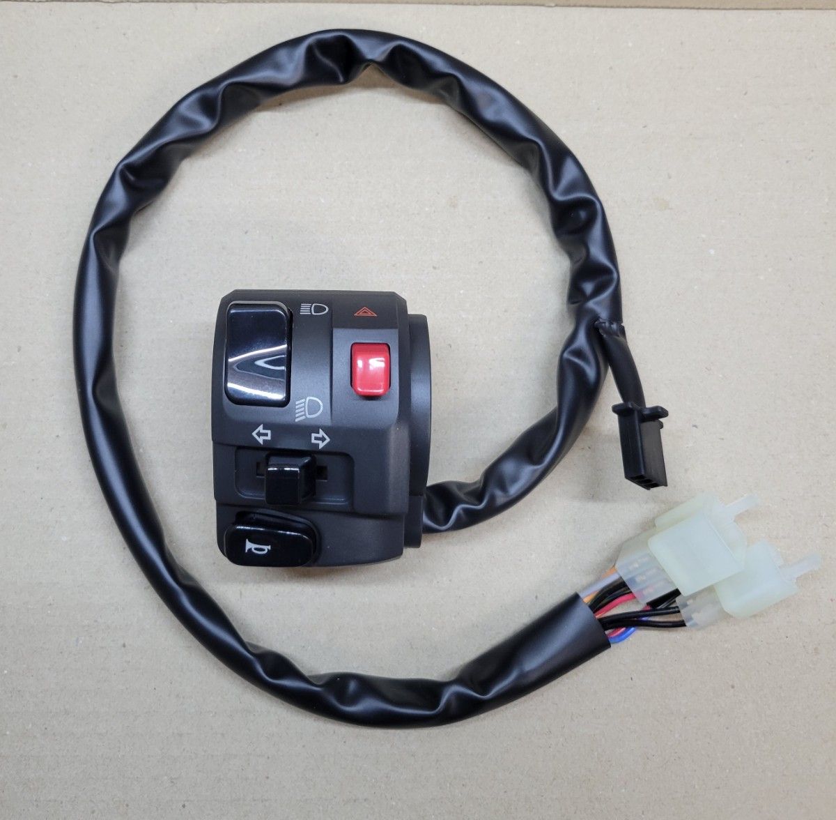 新品 クロスカブ 左スイッチボックス（ウインカー ホーン 位置入れ替え