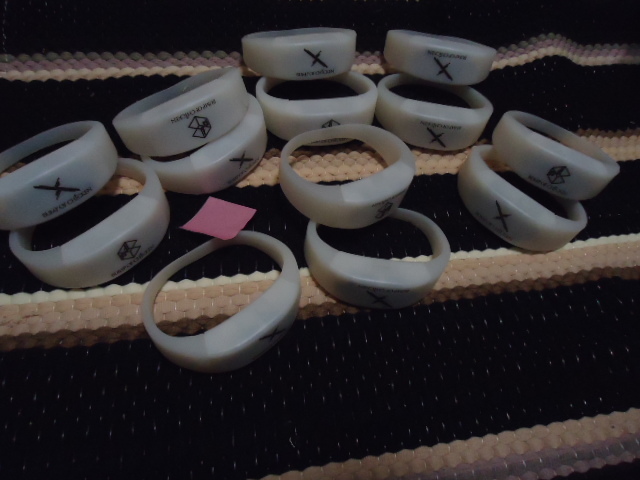 Yahoo!オークション -「bump of chicken リストバンド」の落札相場