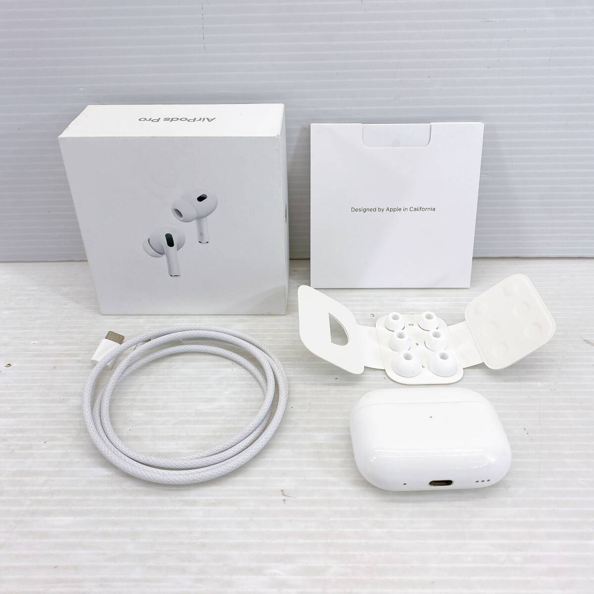 Apple AirPods Pro 2 MagSafe充電ケース(USB-C)付き MTJV3J/A