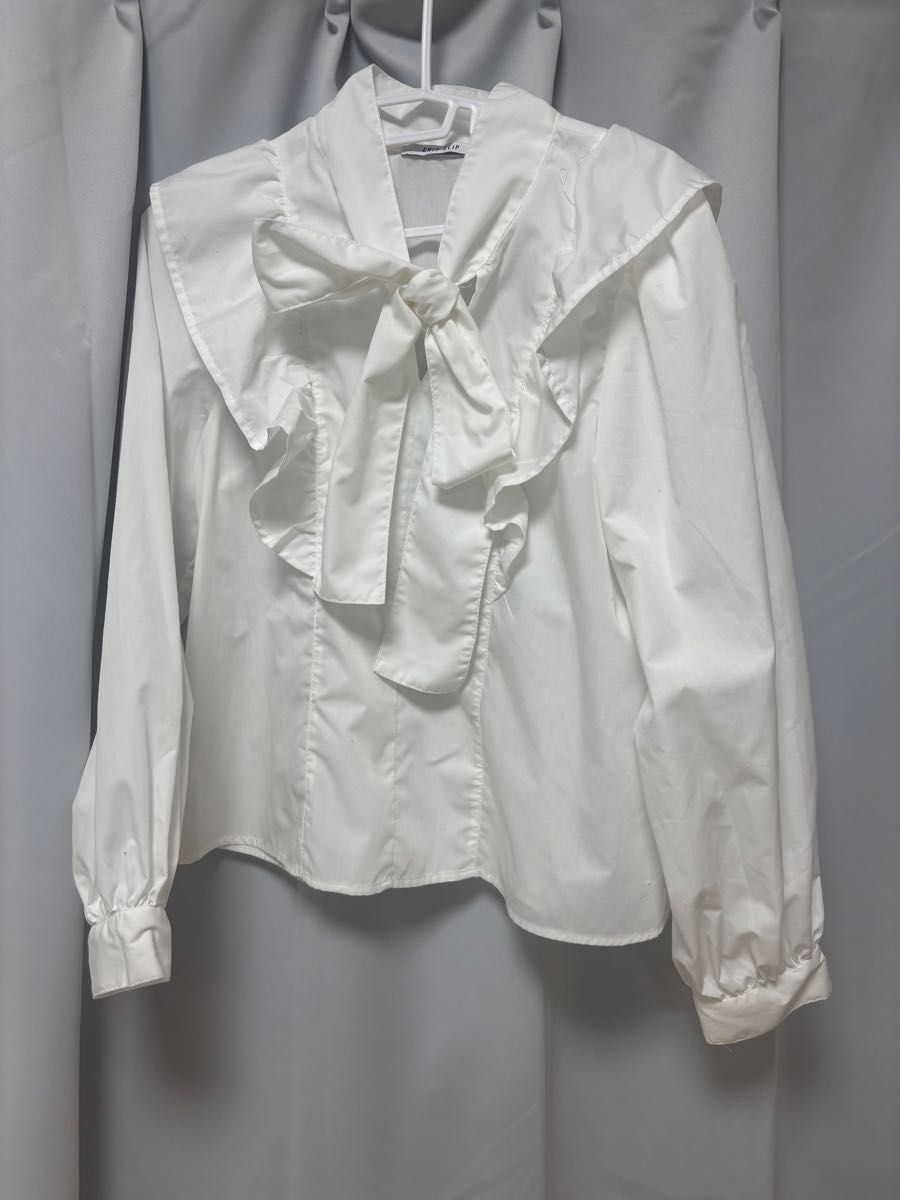 shirocon シロコン yori ヨリ タキシードリボンブラウス キラキラ