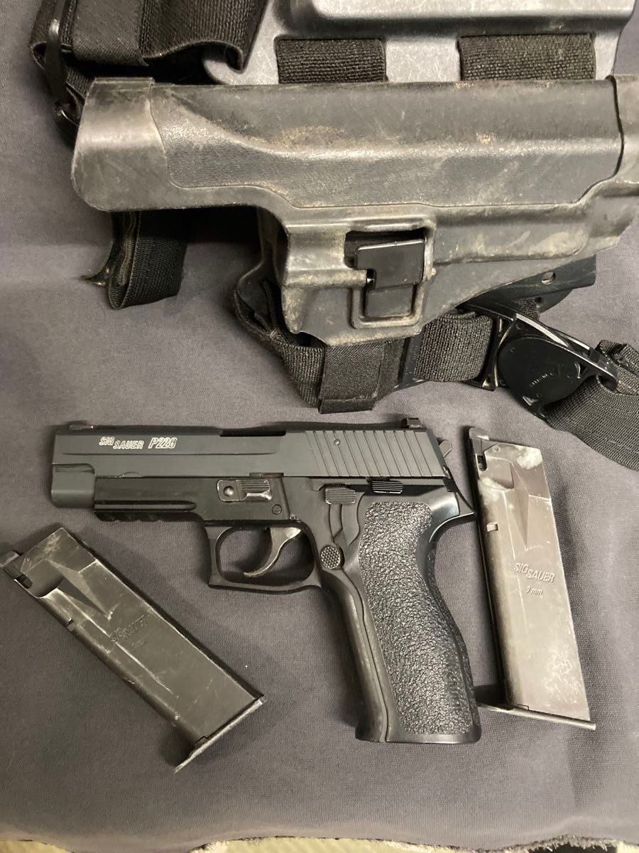 東京マルイSIG SAUER P226 ガスガン ホルスター マガジン2個付き