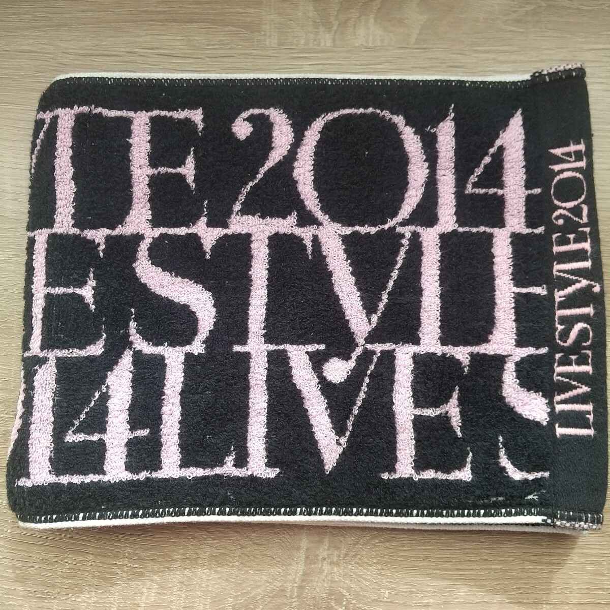 Yahoo!オークション -「安室奈美恵ツアータオル」の落札相場・落札価格