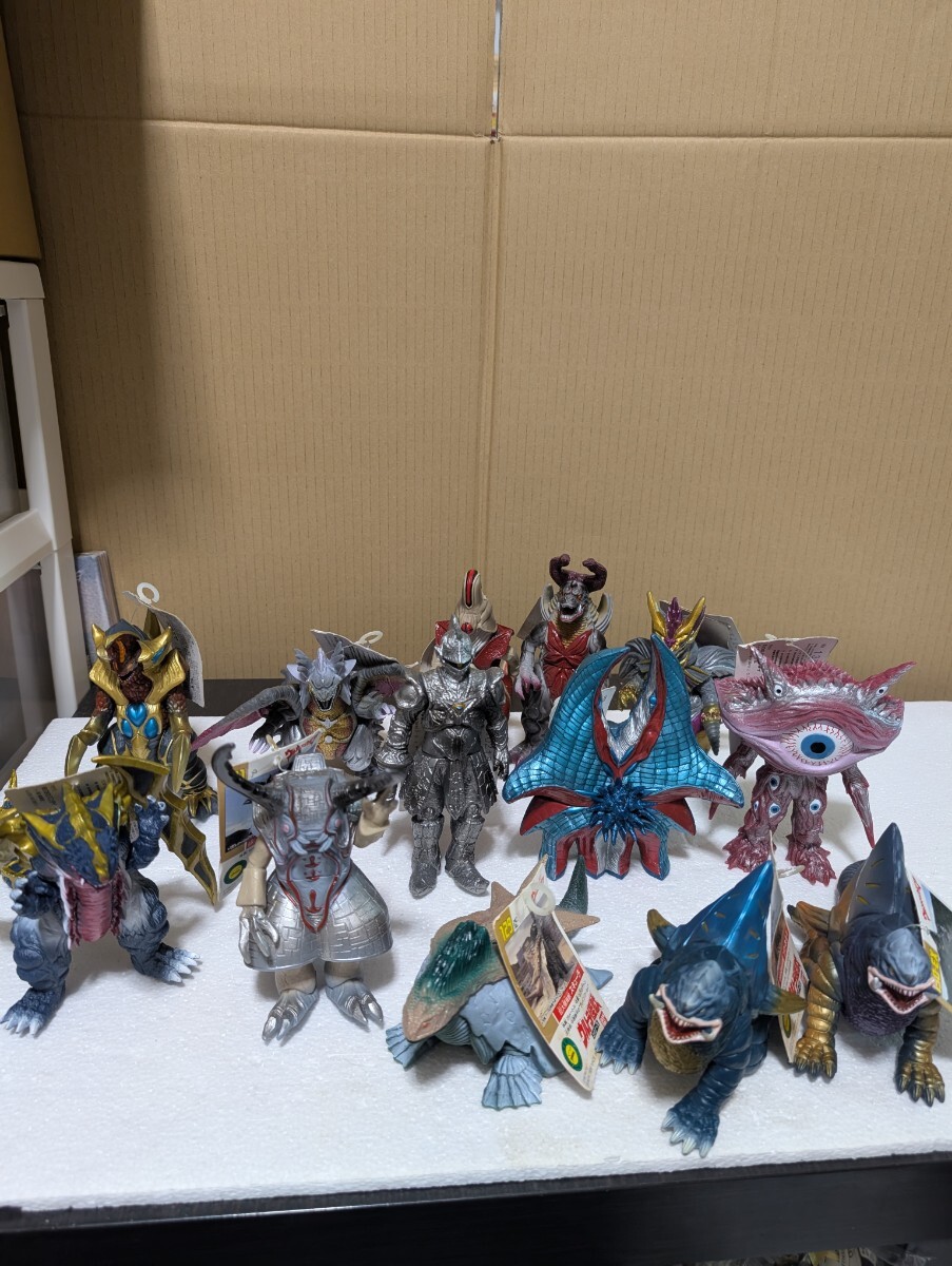 Yahoo!オークション -「ウルトラマンガイアソフビ」(怪獣、宇宙人