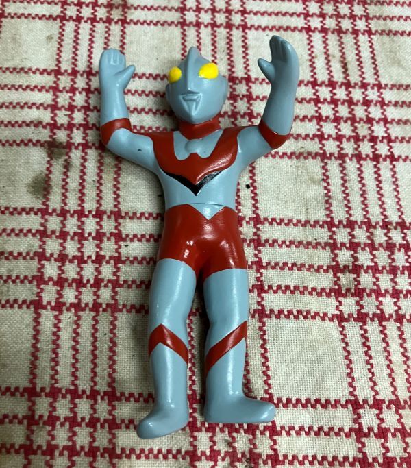 Yahoo!オークション -「m1号 ニセウルトラマン」の落札相場・落札価格