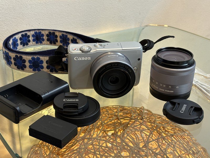 CANON EOS M10 ダブルレンズキット [ホワイト] オークション比較