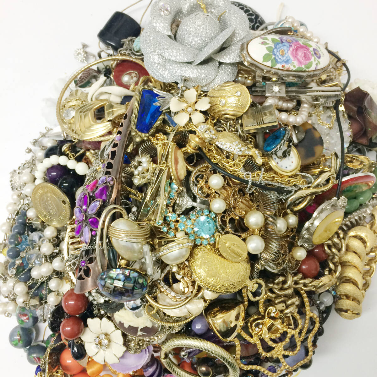 イミテーションアクセサリーまとめ売り約2.7kg イミテーション