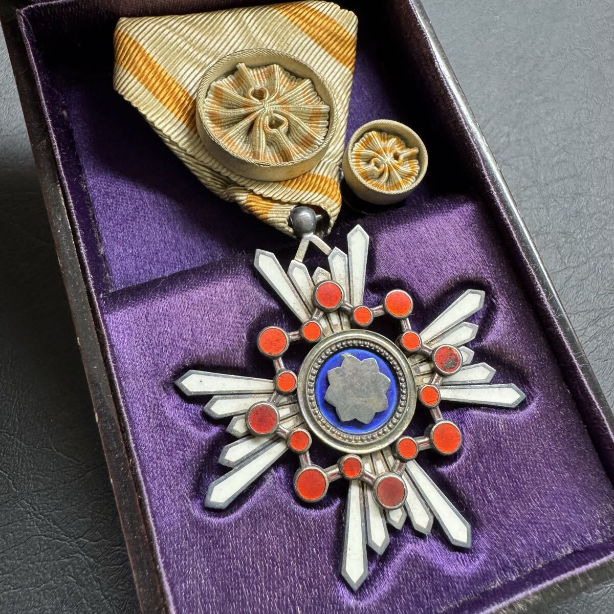 Yahoo!オークション -「勲四等瑞宝章～勲章」の落札相場・落札価格