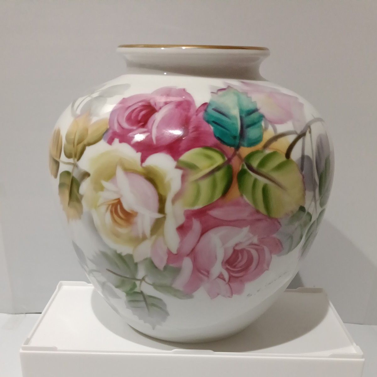 大倉陶園 即位御大禮記念 傑作品 深青地 窓絵菊花模様花瓶 限定版