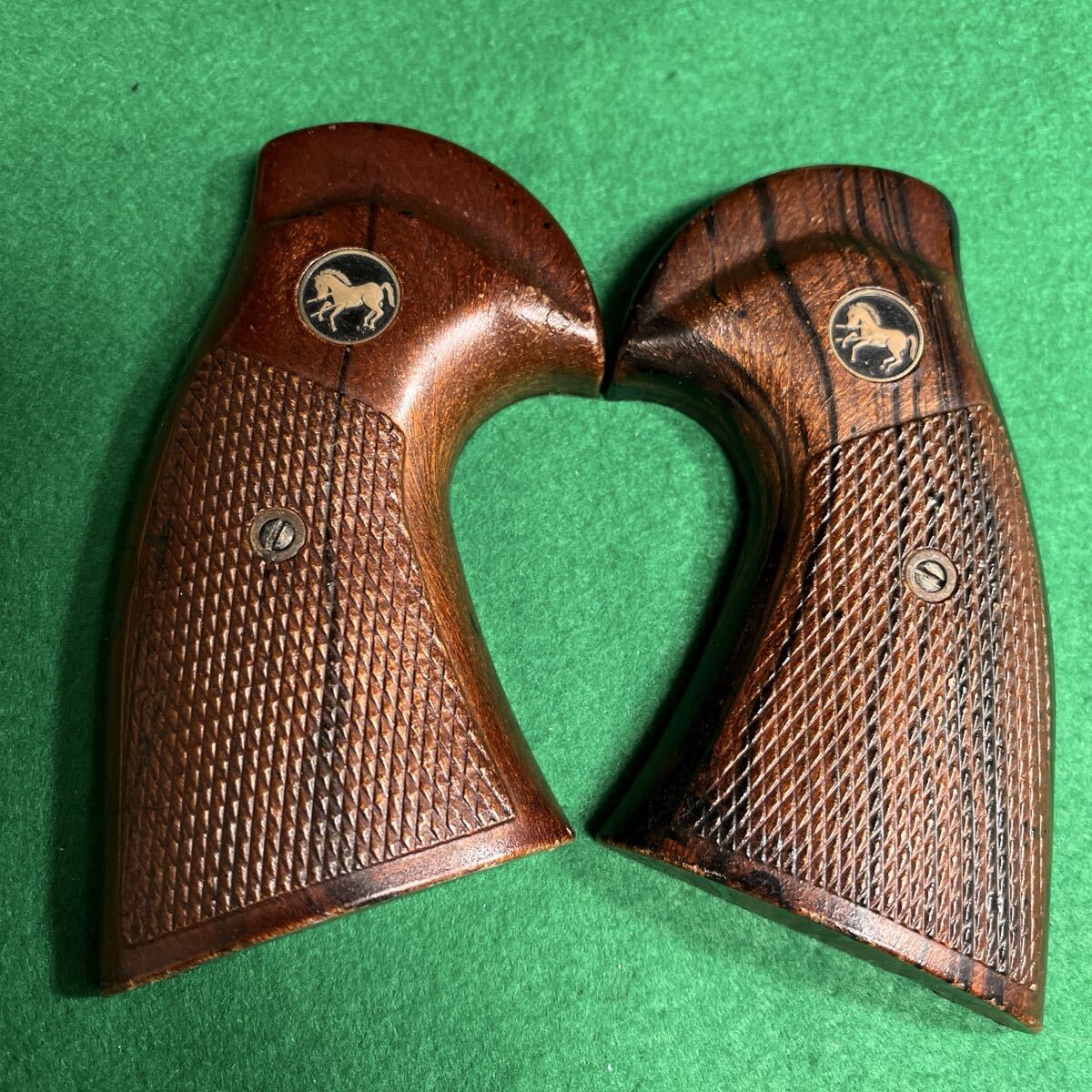 Yahoo!オークション -「コルト純正 パイソン グリップ」の落札相場