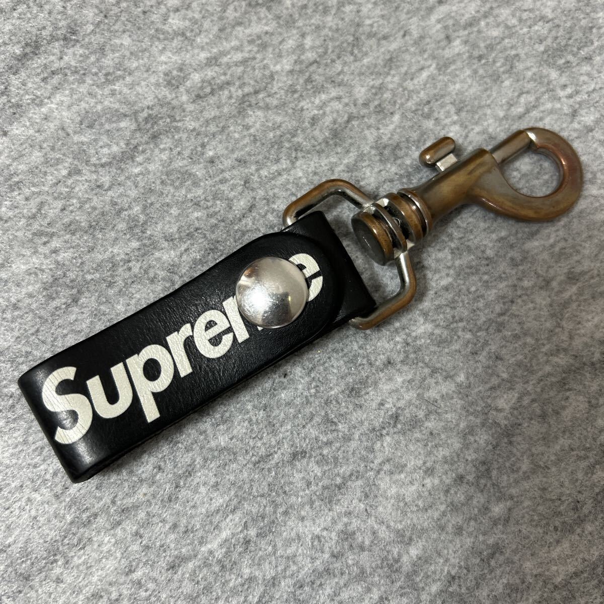 Yahoo!オークション -「supreme レザー キーホルダー」(ファッション
