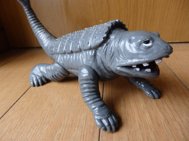 Yahoo!オークション -「毒ガス怪獣ケムラー」の落札相場・落札価格