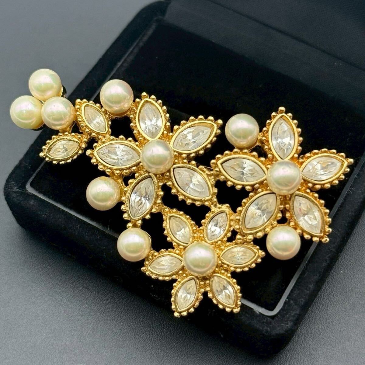 Yahoo!オークション -「花フラワーブローチ」(クリスチャン