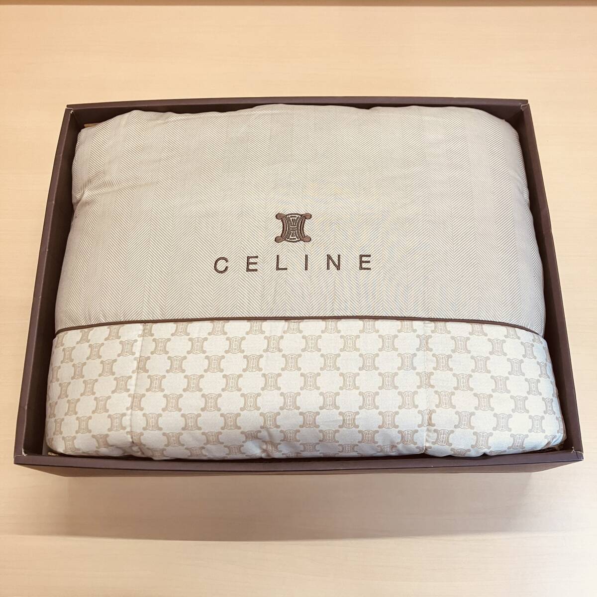 Yahoo!オークション -「セリーヌ 肌掛け」の落札相場・落札価格